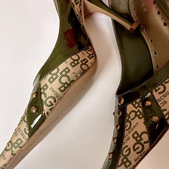 BCBGirls 9.5 shoes with Logo, patent and studs design, excellent condition - Picture 6 of 10